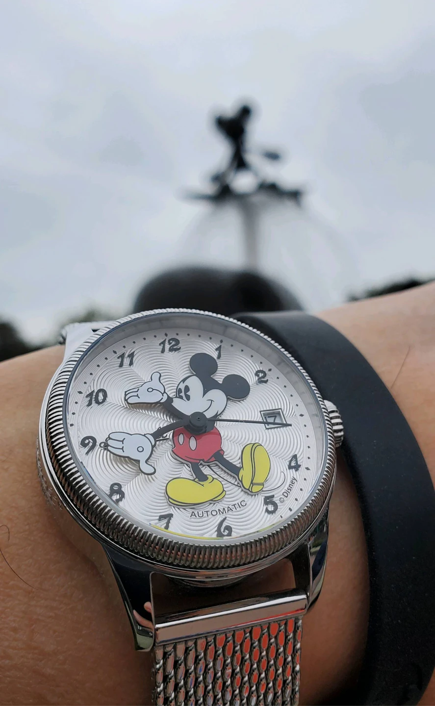 A Day At Disney Just Before Christmas WatchCrunch a-day-at-disney-just-before-christmas-watchcrunch