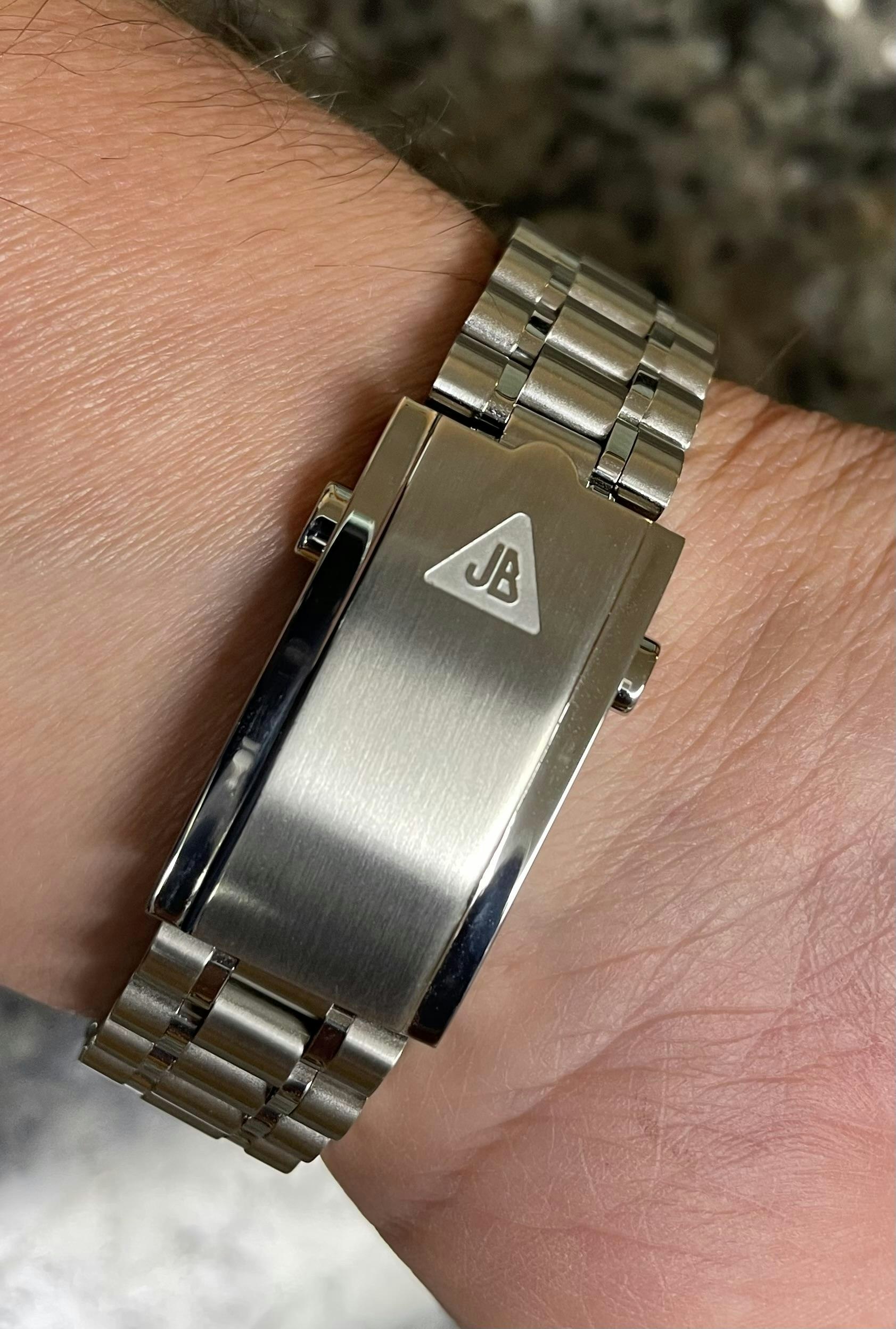 A Quick Review of the Forstner Bullet Bracelet for the Omega A Quick Review of the Forstner Bullet Bracelet for the Omega
