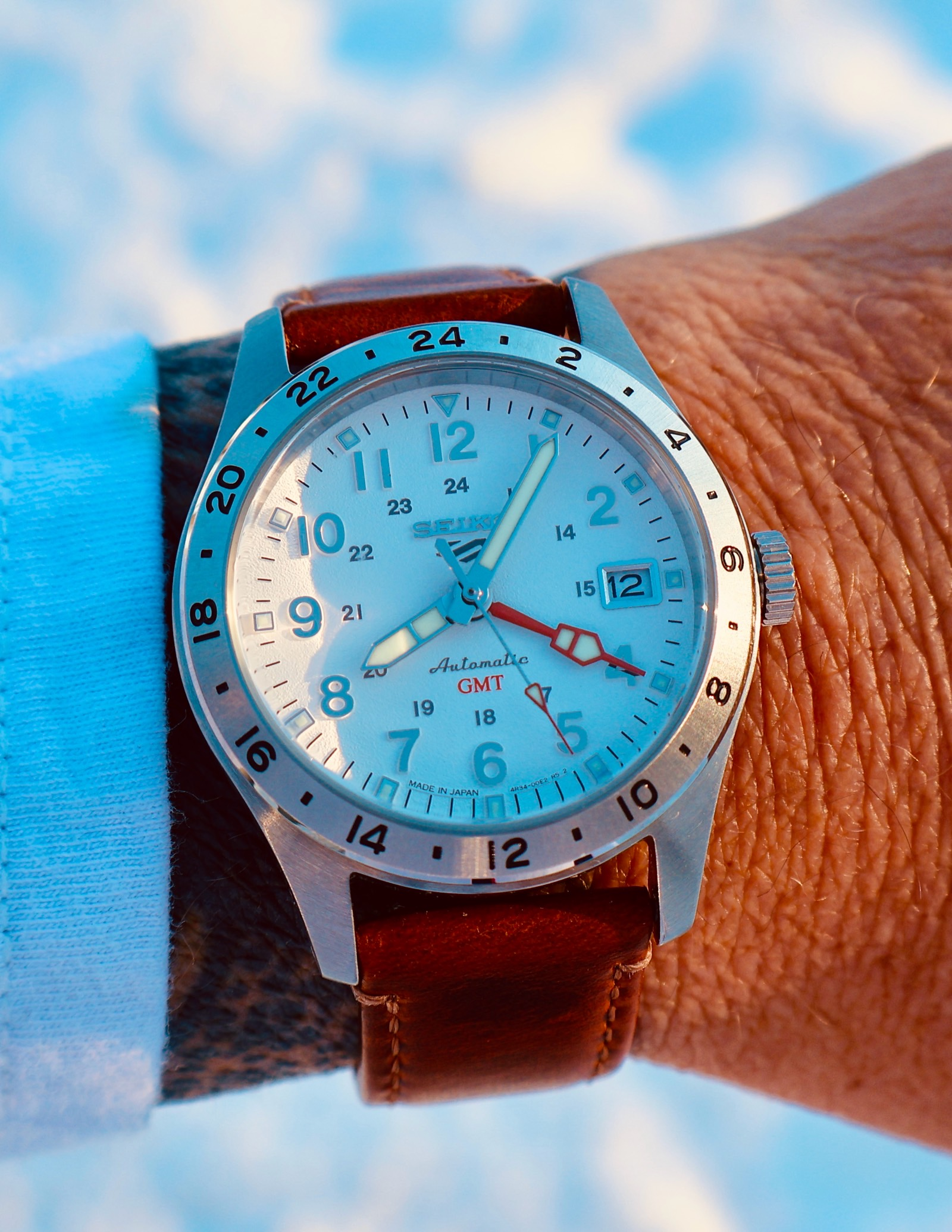 Seiko 5 Sports “Field Sports Style” GMT White JDM | WatchCrunch Seiko 5 Sports “Field Sports Style” GMT White JDM | WatchCrunch