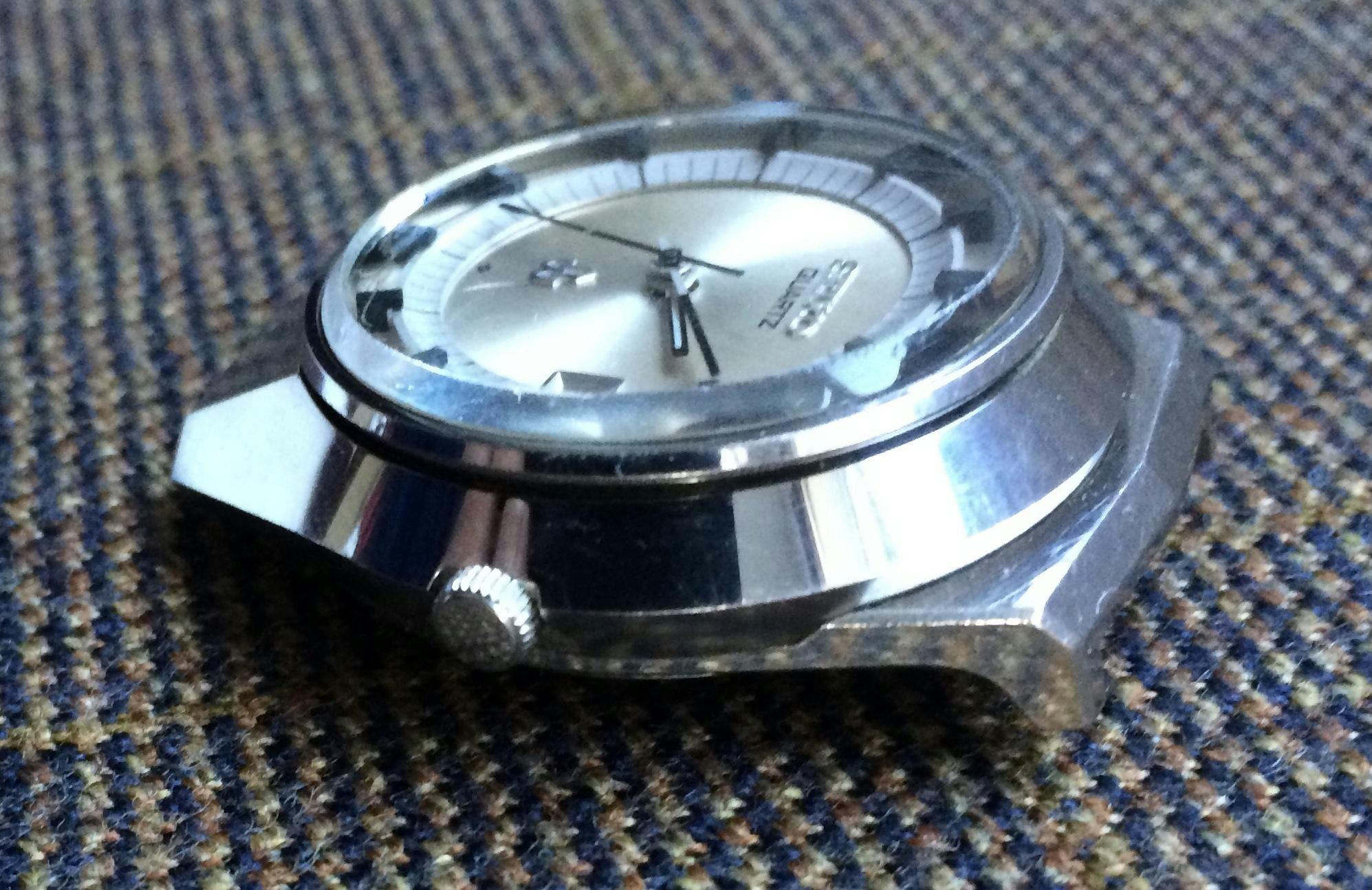 Weird asymmetric Seiko QT 3802-7000 | WatchCrunch Weird asymmetric Seiko QT 3802-7000 | WatchCrunch